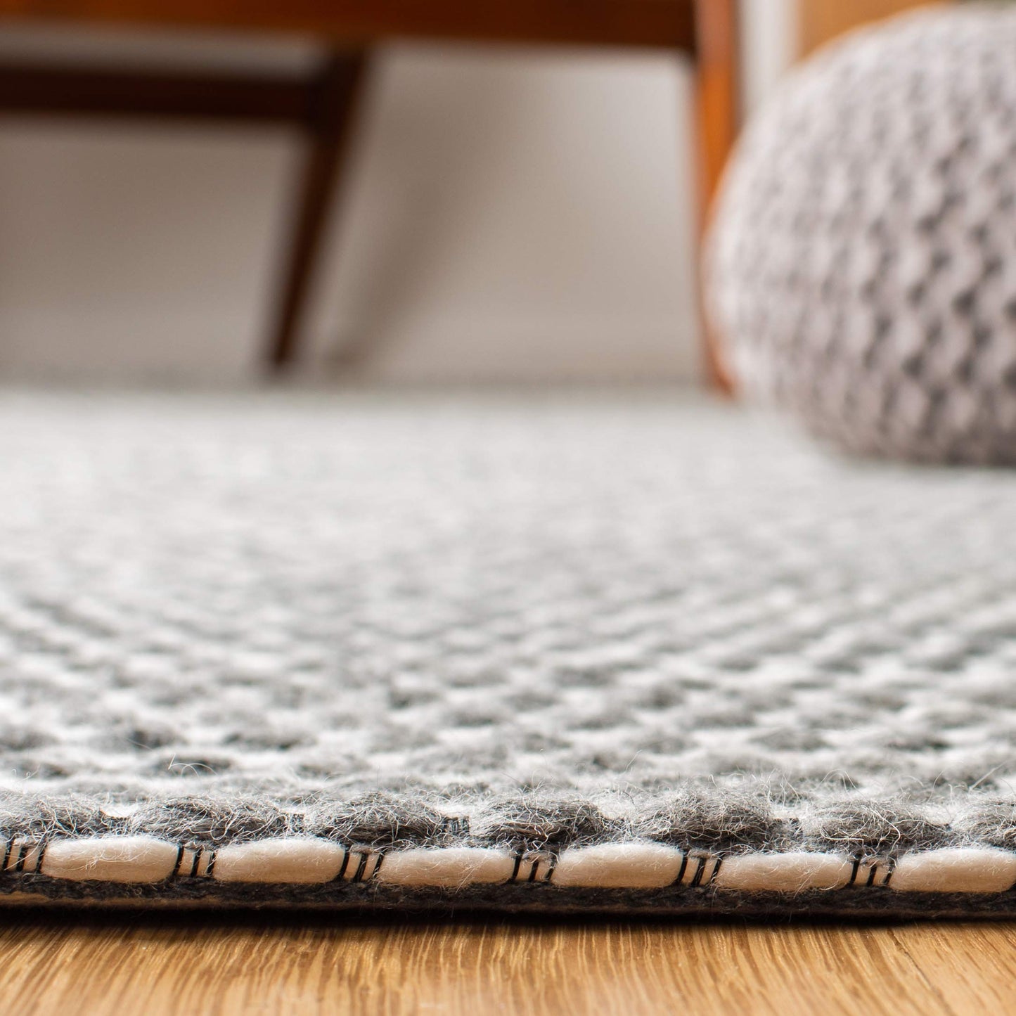 SAFAVIEH Marbella Collection Area Rug - 6' x 9', Charcoal & Ivory, Flat Weave Wool Design, Ideal for High Traffic Areas in Living Room, Bedroom (MRB392H)