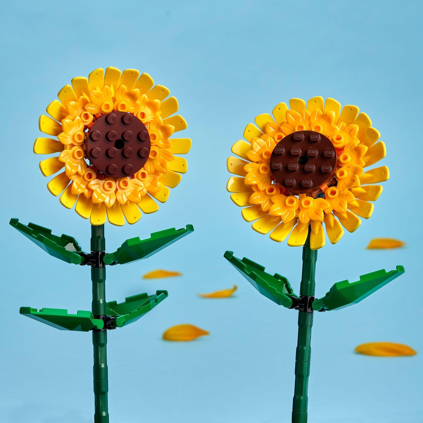 LEGO Botanicals Sunflowers - Yellow Faux Flowers Building Set - Gift for Mothers or Floral Home Decor for 8+ Year Old Girls and Teenagers - Botanical Collection - 40524