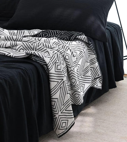 Black and White Throw Blankets Queen Size, Knitted Modern Patterned Throw Blanket, Soft Lightweight Woven Throw Blanket for Sofa Couch Bed and Living Room, Black&White (60x80 Inch)
