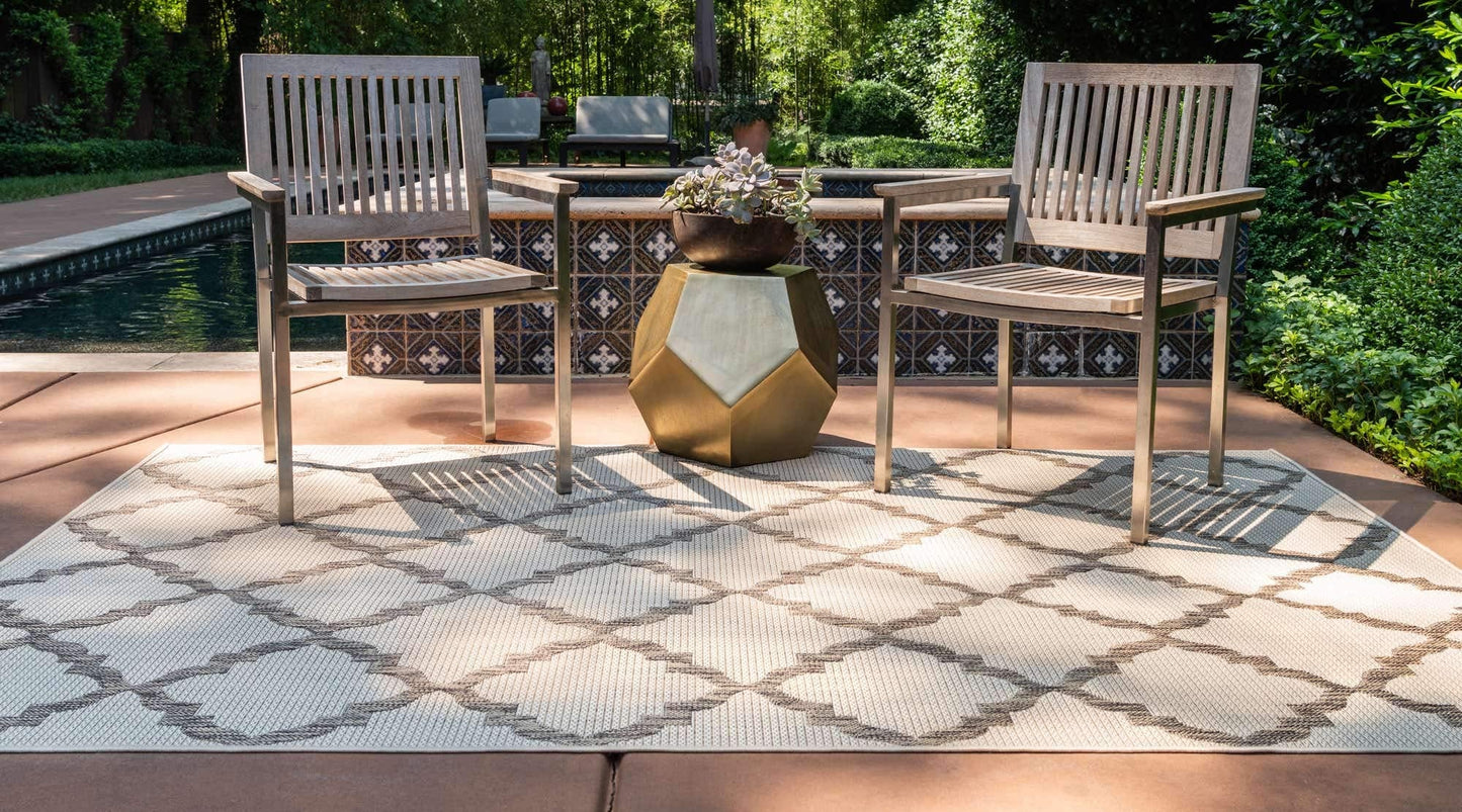 Unique Loom Outdoor Trellis Collection Area Rug - Raised Trellis (3' 3" x 5' 3" Rectangle, Beige/ Brown)