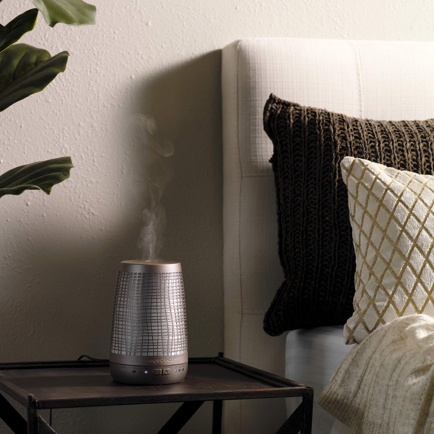 Yankee Candle Sleep Diffuser Starter Kit | Bronze | Calm Night Electric Fragrance Diffuser Refill | Up to 30 Nights of Fragrance | UK Plug