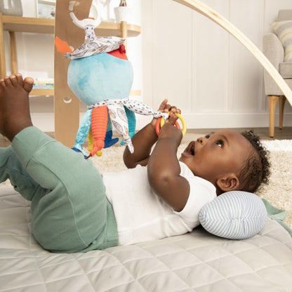 LAMAZE Captain Calamari - Clip & Go Pram Baby Toys 0-6 Months - Sensory Toys for Babies' Development - Soft Plush Girls & Boys Toys - Expertly Designed Newborn Toys - Baby Essentials for Newborn & Up