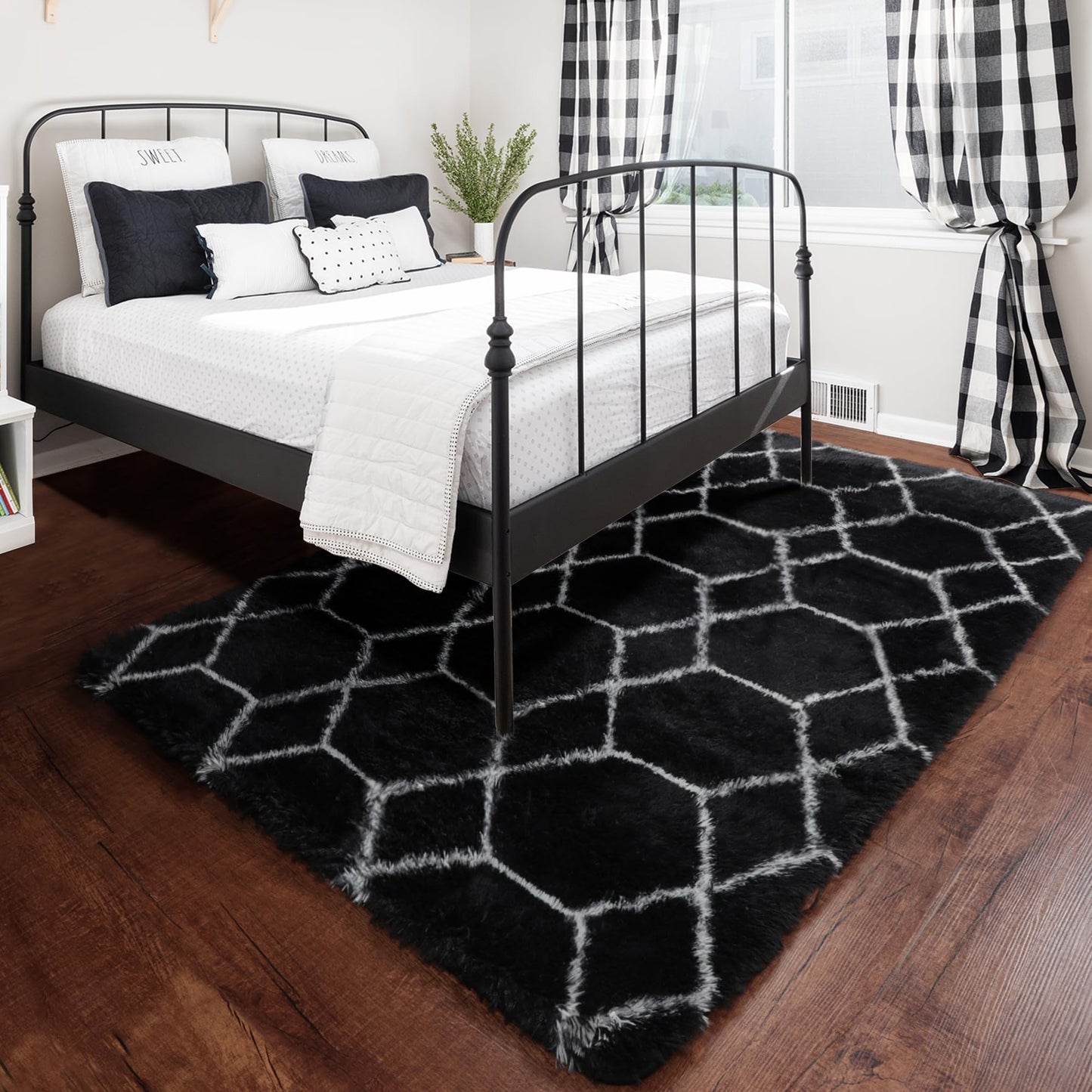 ONASAR 5x7 Area Rugs for Living Room Bedroom, Fluffy Black and White Rug, Geometric Boho Soft Plush Shaggy Floor Carpet Mat for Nursery Kids Girls Boys Teen Dorm Home Decor Aesthetic