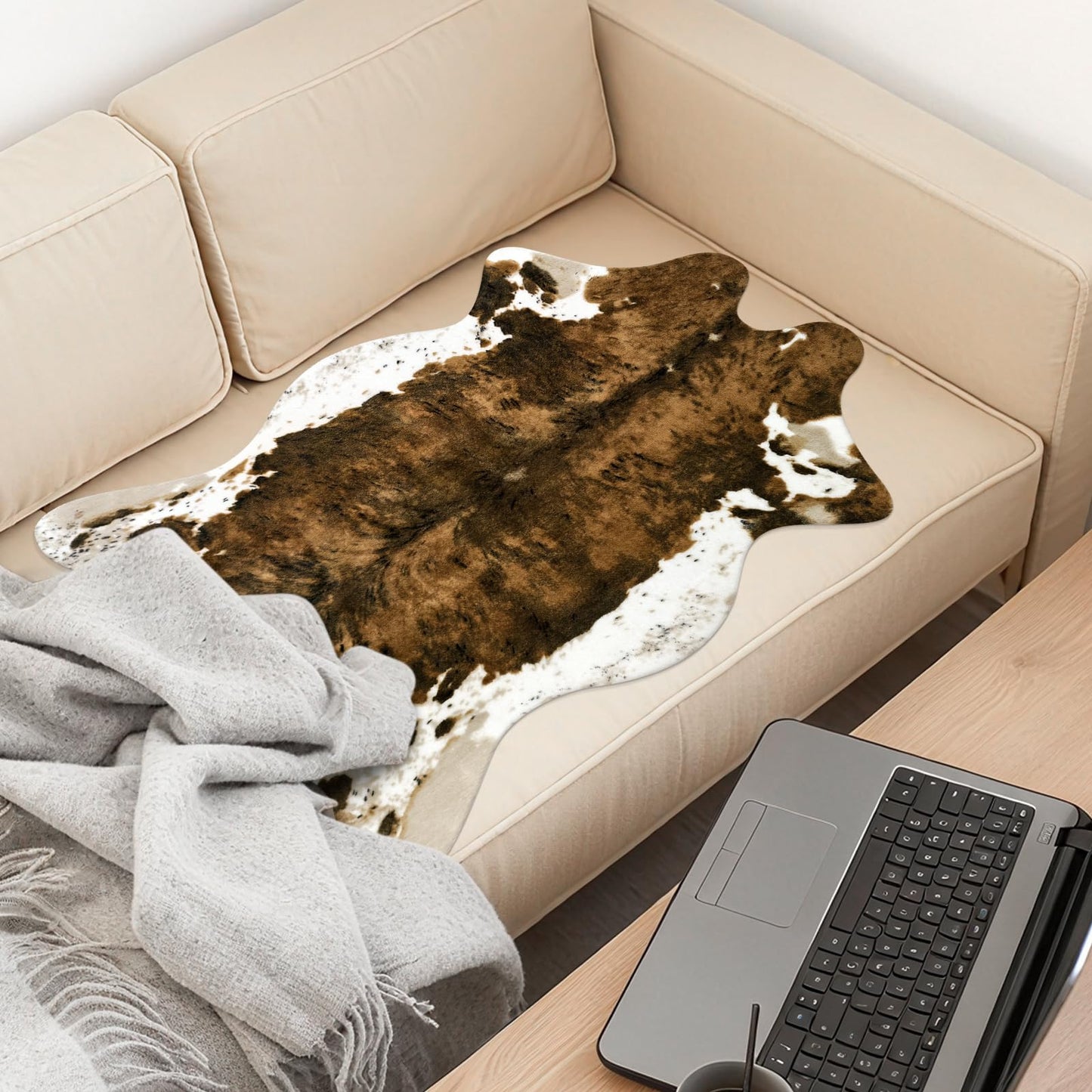 Fixseed Faux Cowhide Rug Cow Print Rug Animal Area Carpet Washable Rugs for Bedroom Living Room Western Decor 43.3" L x 29.5" W(3.6ft x 2.5ft)，Brown