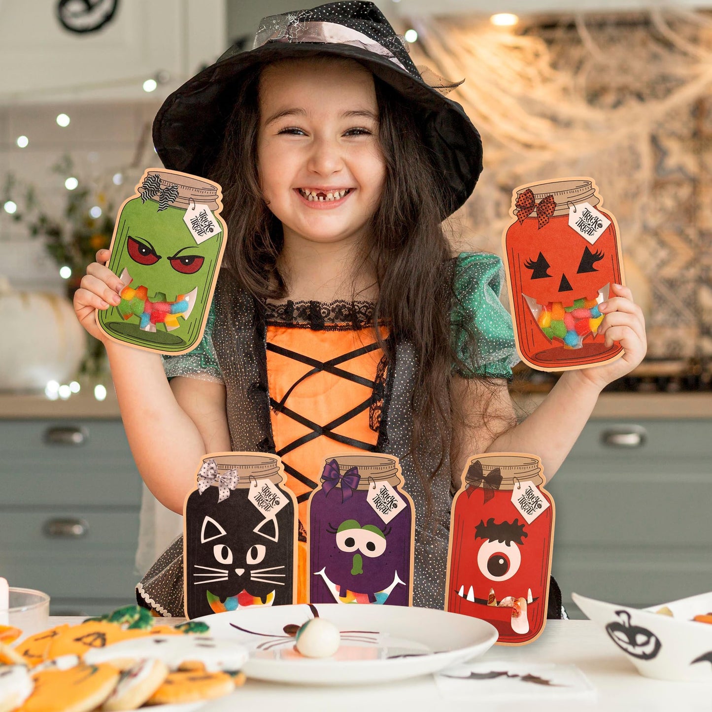 Giiffu 50-Pack Halloween Mason Jar Cards with 50 Clear Treat Bags – DIY Trick-or-Treat Goodie Bags for Kids, Classroom Halloween Party Favors & Gift Exchange