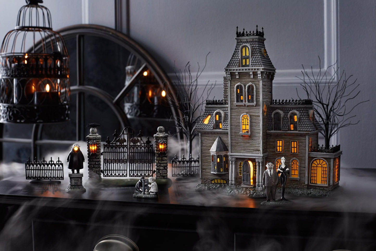 Department 56 Halloween Accessories for Village Collections Mini Spooky Wrought Iron Gate Lit Figurine, 4,53 Inch, Multicolor