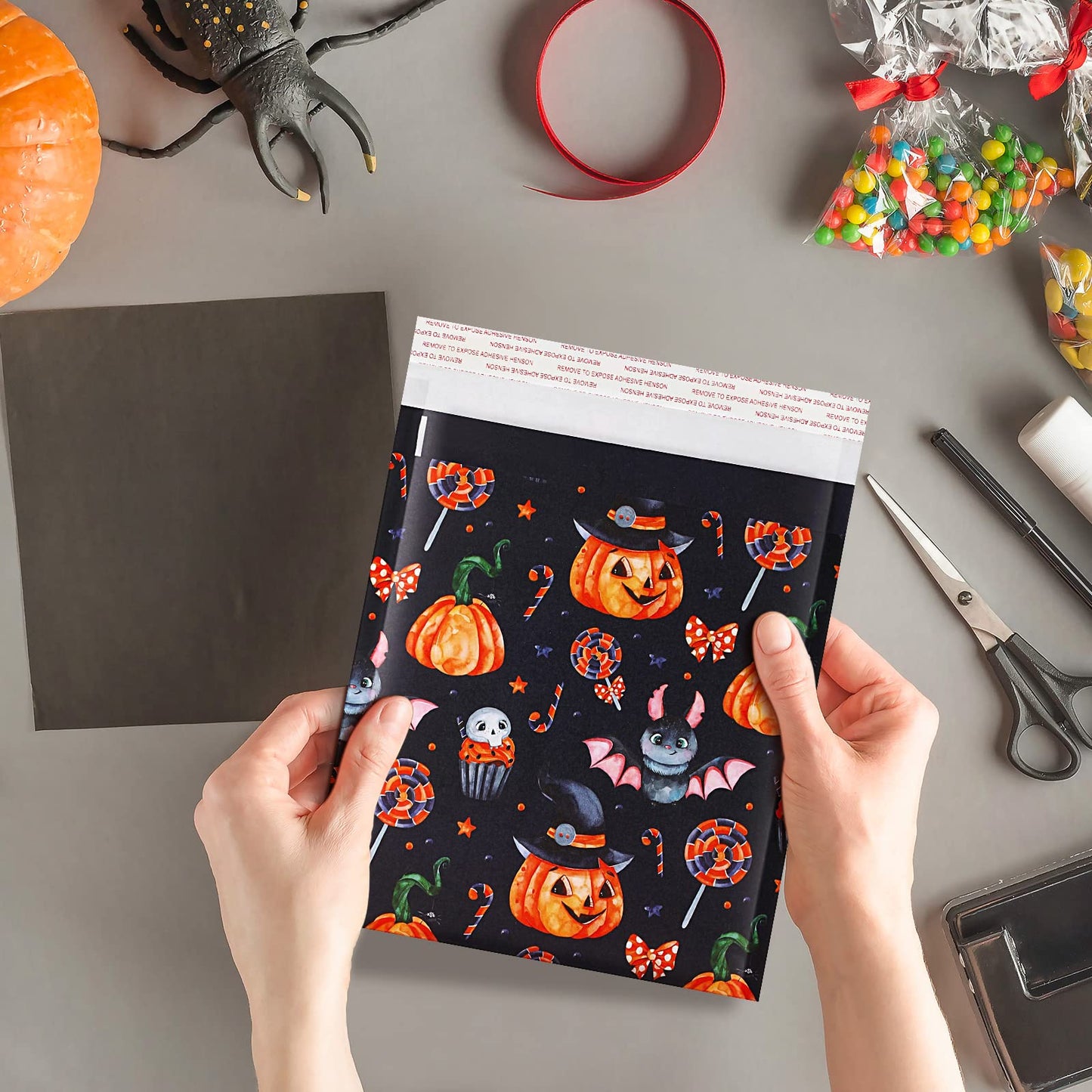 Censen 25 Pieces Halloween Poly Bubble Mailers 8.3 x 9.3 Inch Halloween Envelopes Shipping Bags Resealable Mailers Kraft Bubble Envelope with Resealable Adhesive Waterproof(Bat Style)