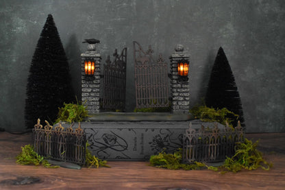 Department 56 Halloween Accessories for Village Collections Mini Spooky Wrought Iron Gate Lit Figurine, 4,53 Inch, Multicolor