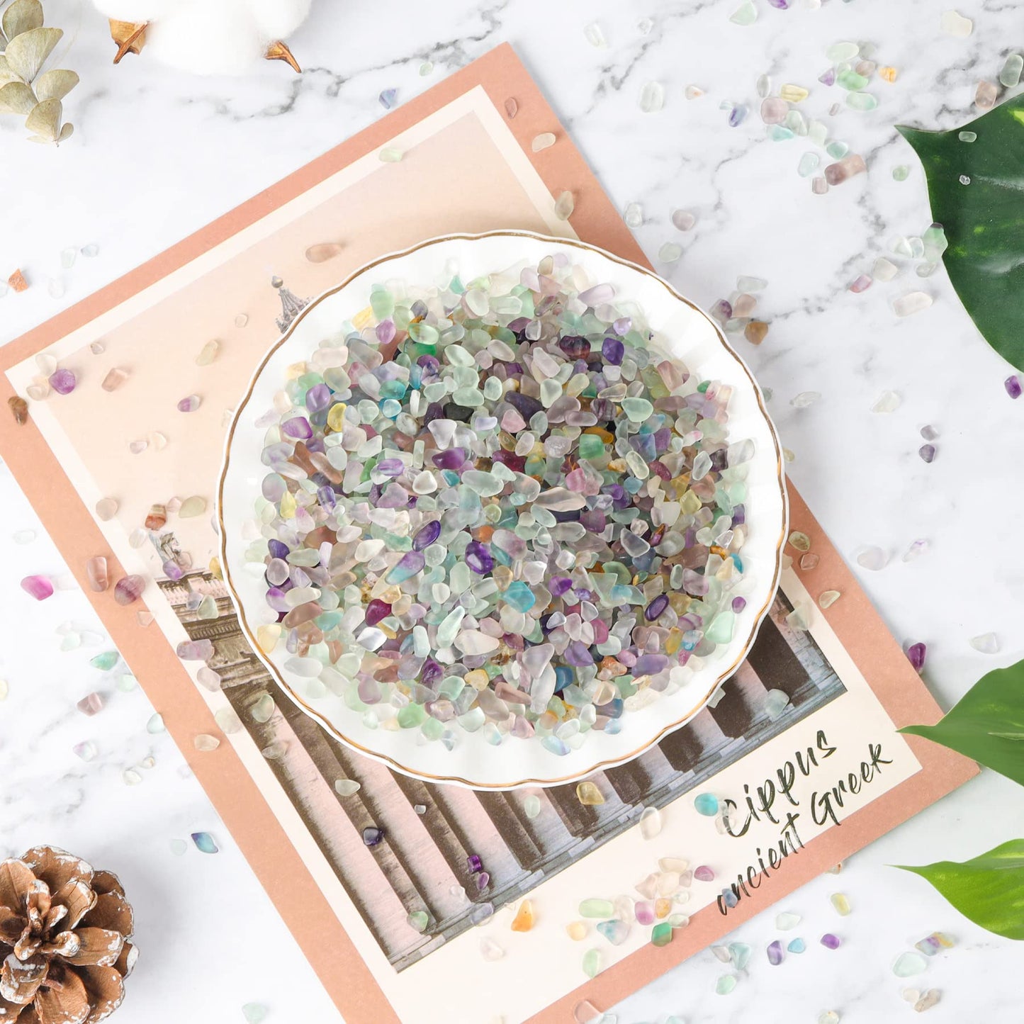 T4U Crystal Chips Stone Crushed Quartz Glass 900g (2 lb), Fluorite Tumbled Gravel Small Decorative Pebbles, Mini Polished Rocks Pieces for Crafts, Vases Filler, Succulent Plants, Aquarium Gravel Rocks