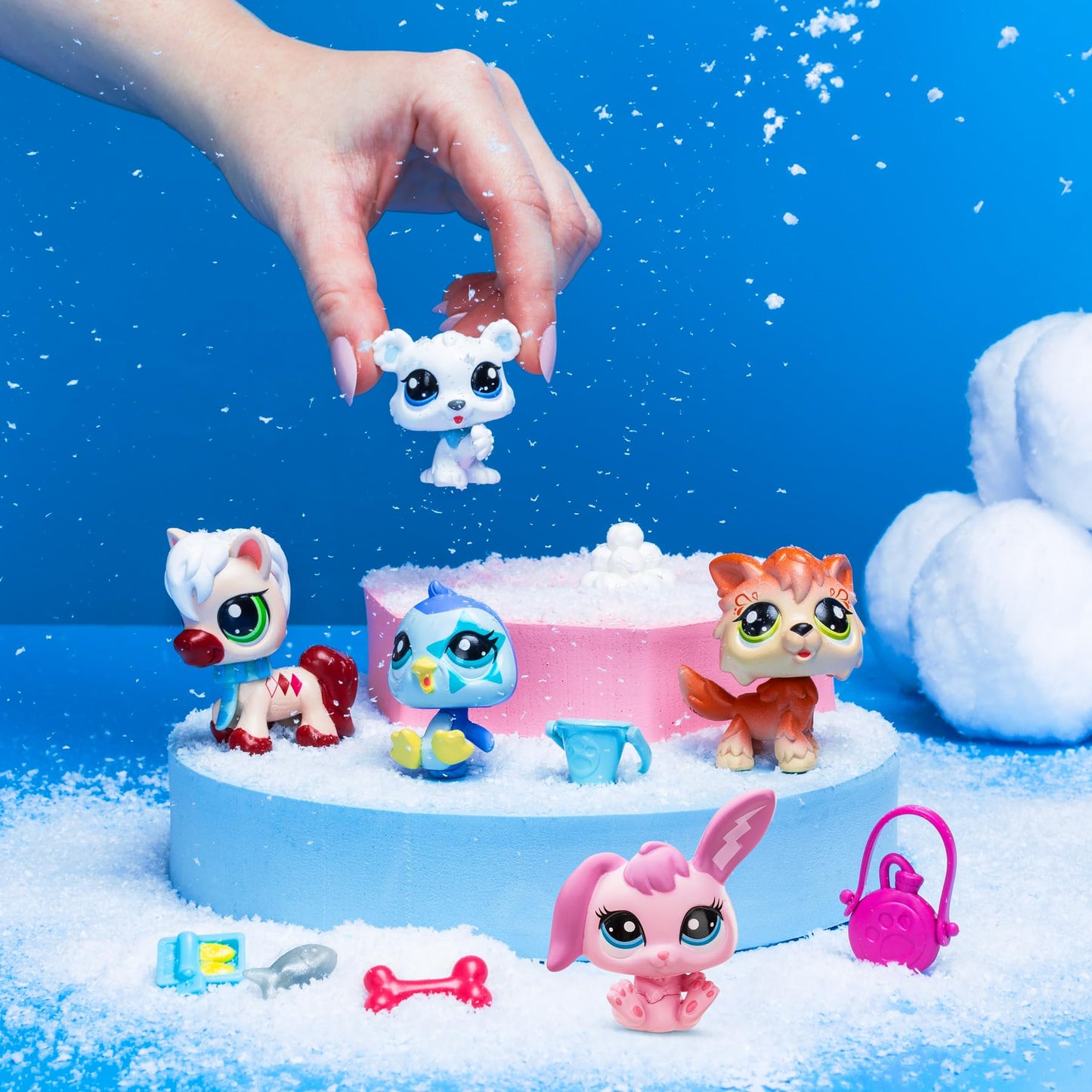 Littlest Pet Shop Series 2 Collectors 5 Pack Winter Besties | The Pack Contains 5 LPS Mini Pet Toys 7 Accessories 1 Collector Card And 1 Virtual Code | Collectable Toys For Girls And Boys