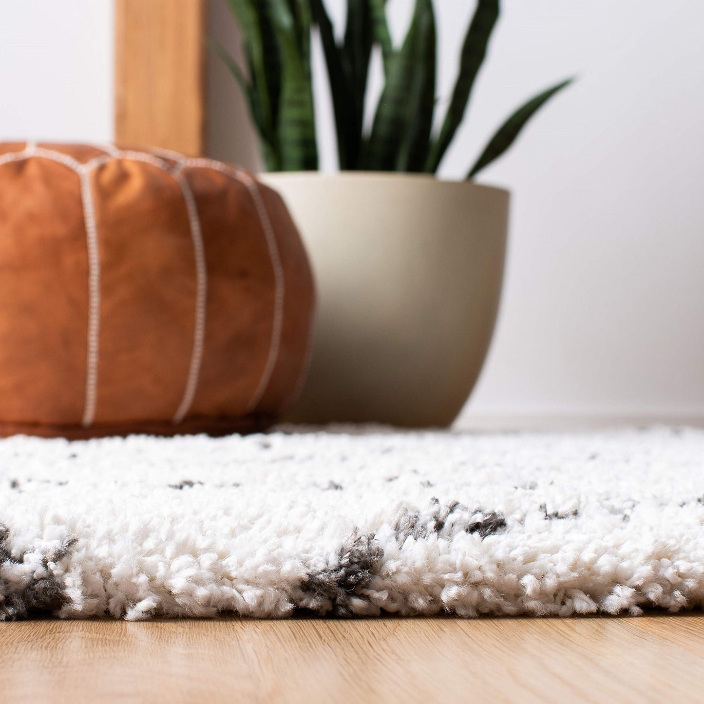 SAFAVIEH Moroccan Fringe Shag Collection Runner Rug - 2'2" x 6', Ivory & Grey, Boho Tribal Design, Non-Shedding & Easy Care, 2-inch Thick Ideal for High Traffic Areas in Living Room, Bedroom (MFG343A)