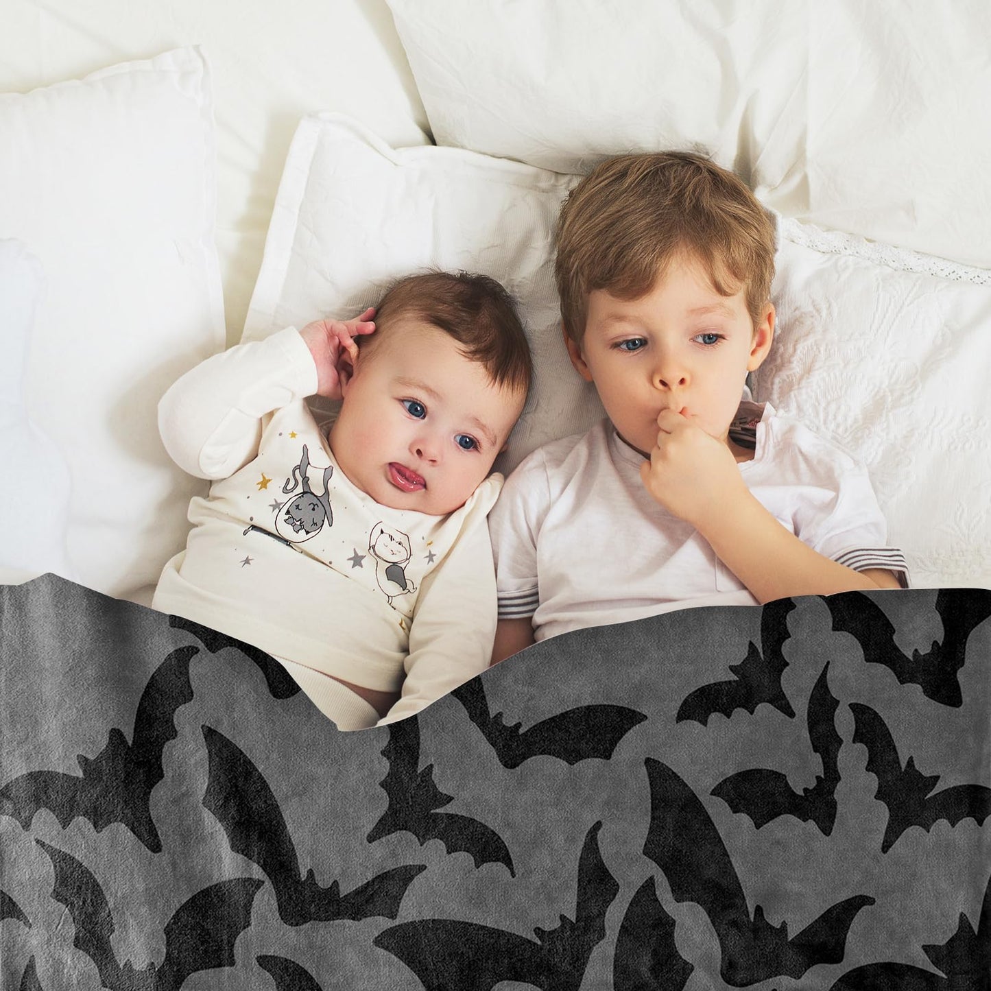 JarThenaAMCS Halloween Fuzzy Blanket Bat Throw Blanket Gray Black Soft Cozy Flannel Blanket for Home Bed Sofa Couch Chair, 50 x 60 Inch