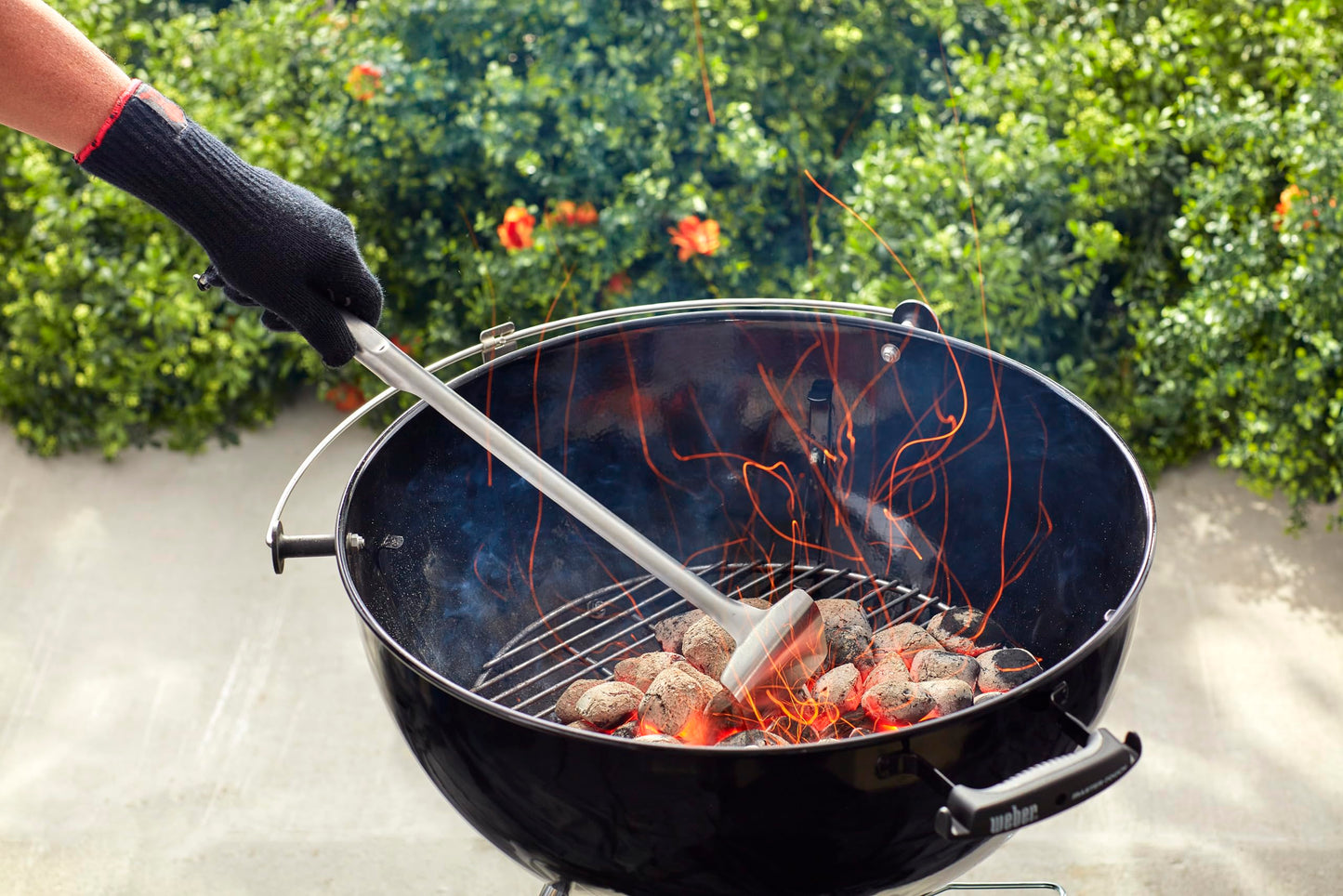 Weber Grill Briquettes (8kg bag), for long and consistent heat, ideal for longer grilling of grill food, 100% natural wood, EU product, sustainably sourced, FSC certified (17591)