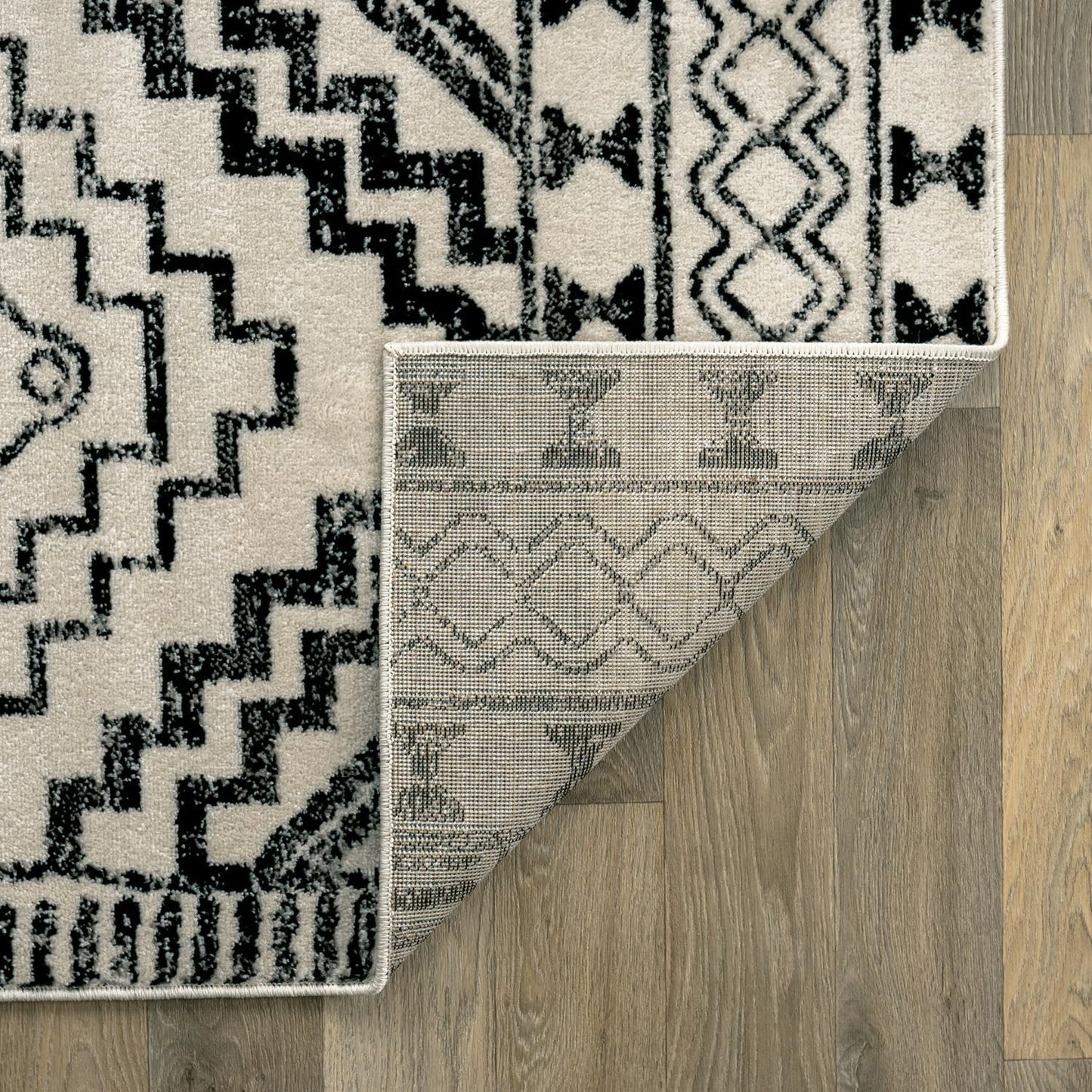 Rugshop Cream and Black Southwestern Tribal Area Rug – Boho Geometric Diamond Pattern Carpet for Living Room, Bedroom, or Entryway – Soft Modern Rustic Floor Décor 2' 3" x 8' Runner Cream