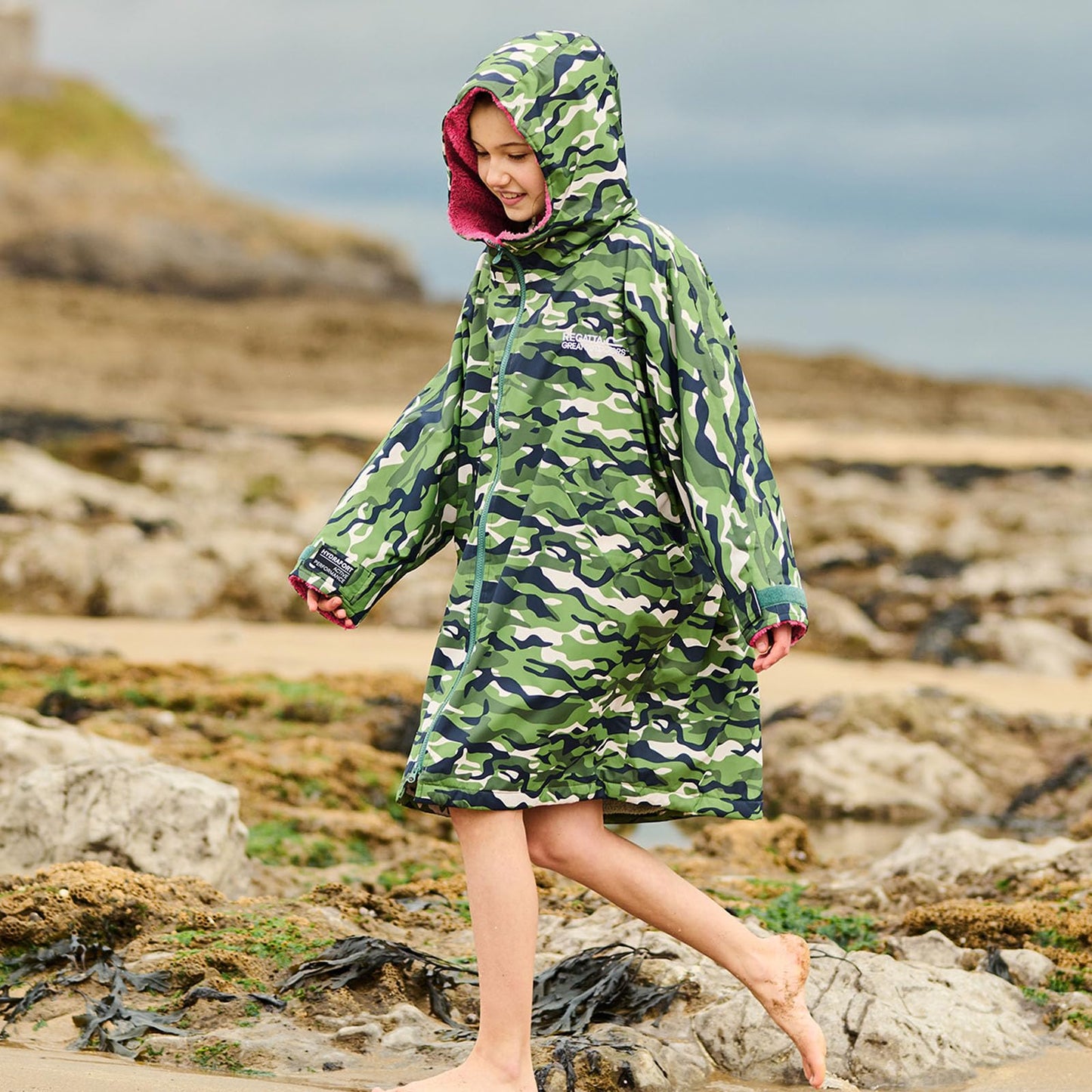 Regatta Kids Oversized Waterproof Changing Robe, Black camo, 9-13 Years