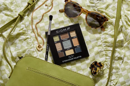 Sigma Beauty E38 Diffused Crease Brush - Blending Brush For Corner Eyelids - Eyeshadow Application and Fluffy Blending Brush - Apply Pigment and Blend Harsh Lines