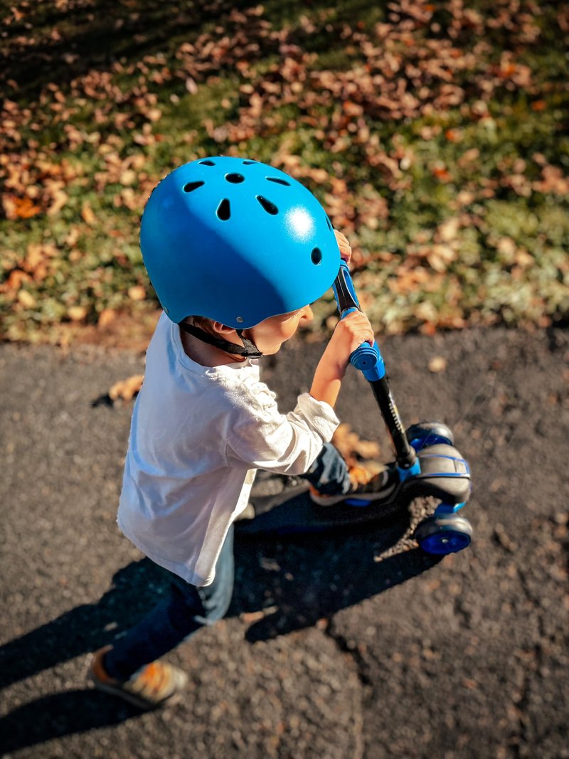 Nattork Kids Scooter for Age 3-8, Toddler Scooter with 4 Adjustable Height for Boys & Girls, Light Up 3-Wheels Foldable Kick Scooter, Lean to Steer, 120LB Weight Capacity