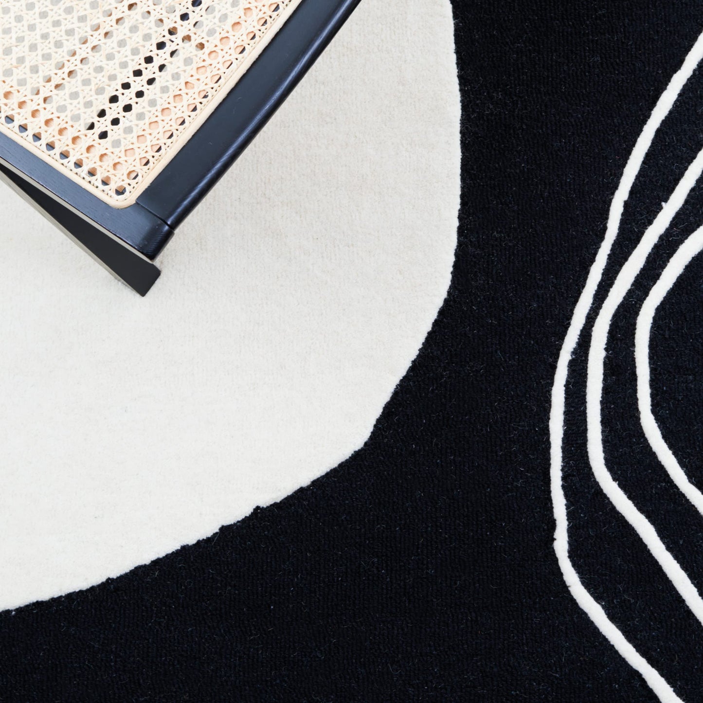 SAFAVIEH Area Rug 8x10 - Rodeo Drive Collection - Large - Black & Ivory, Handmade Wool, Mid-Century Modern Design, Ideal for Living Room, Bedroom, Office, Dining Space (RD860Z)