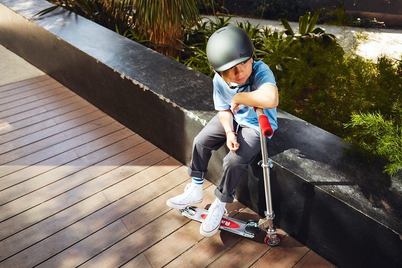 Razor A2 Kick Scooter for Kids Ages 5+ – Wheelie Bar, Foldable, Lightweight, Aluminum Frame, Front Vibration Reducing System, Adjustable Height Handlebars