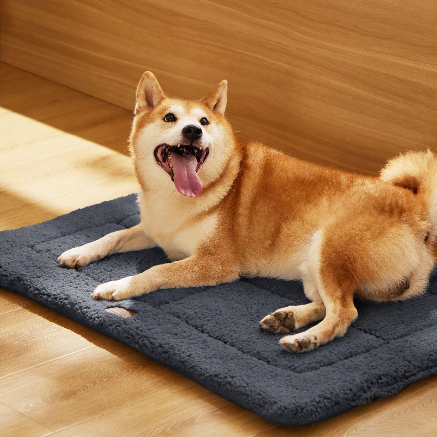 Bedsure Large Dog Bed Mat - Washable Fleece Foam Pet Bed Reversible Pet Mat, Large Dog Crate Mattress for Pets, 89x58cm, Dark Grey