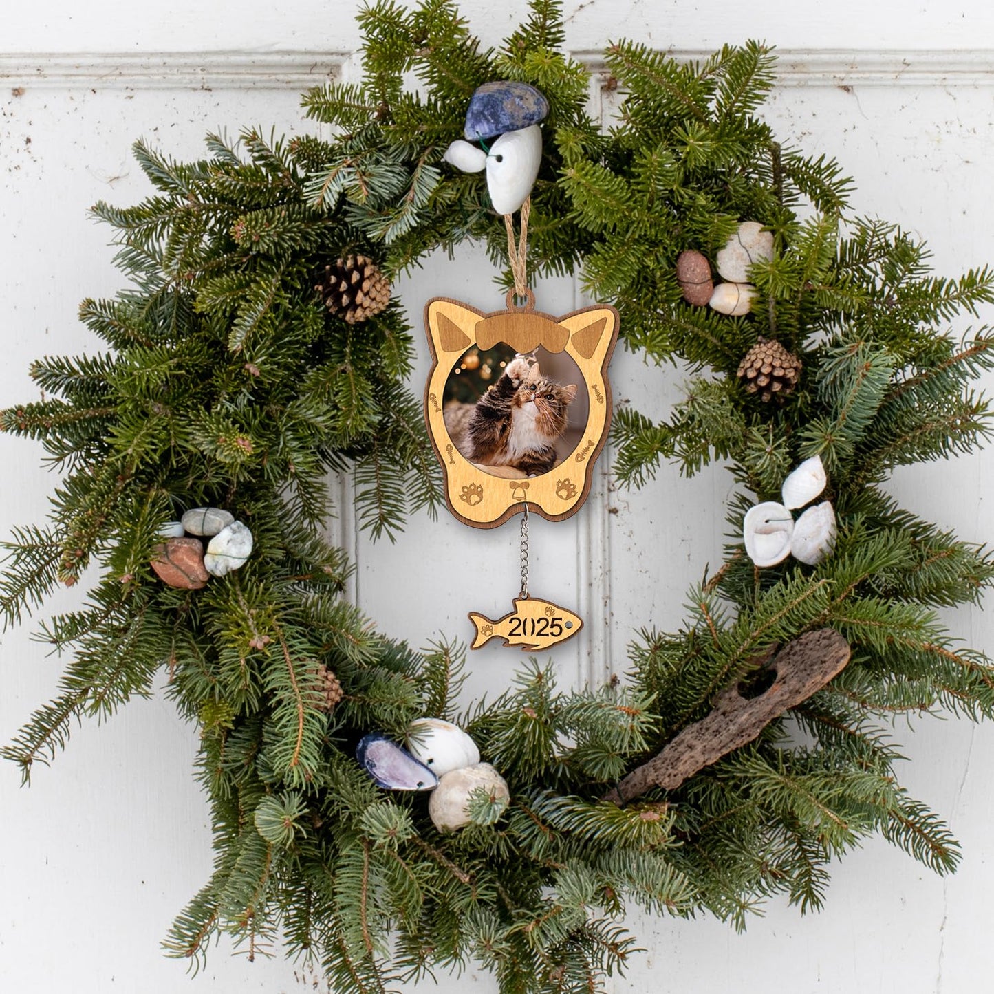 Creawoo Cat Picture Ornament 2025 Christmas Cat Photo Frame, Wooden Christmas Tree Decoration, Meow Xmas Ornament, Personalized Gift Holiday Hanging Pet Keepsake with Fish Dangle