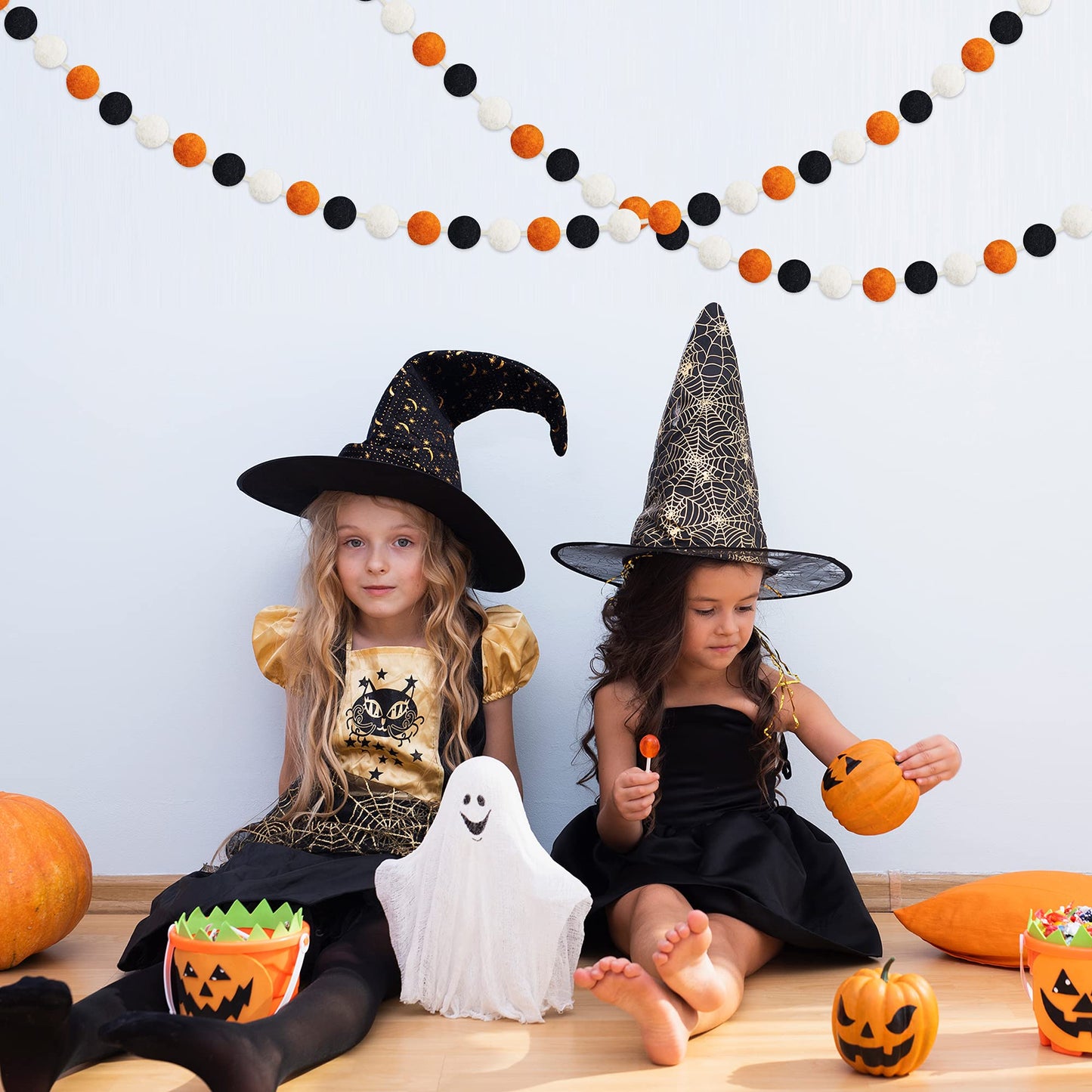 60 Balls Halloween Felt Ball Garlands - Halloween Decorations - Black Orange White Pom Pom Garlands for Home Tree Festive Indoor Outdoor Home Office Hanging Decor - 25mm