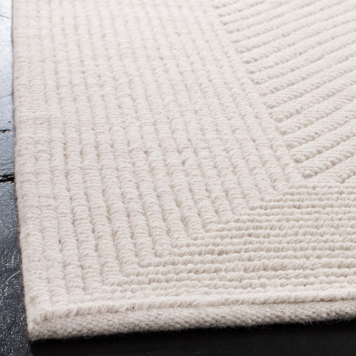 SAFAVIEH Natura Collection Area Rug - 6' Square, Ivory, Handmade Wool, Ideal for High Traffic Areas in Living Room, Bedroom (NAT450A)