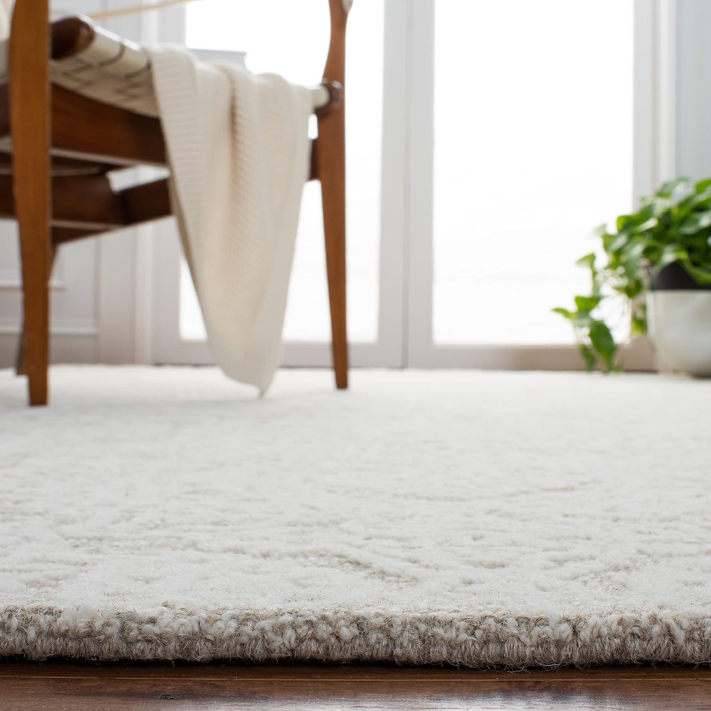 SAFAVIEH Area Rug 8x10 - Metro Collection - Large - Natural & Ivory, Handmade Wool, Ideal for Living Room, Bedroom, Dining Space (MET998A)