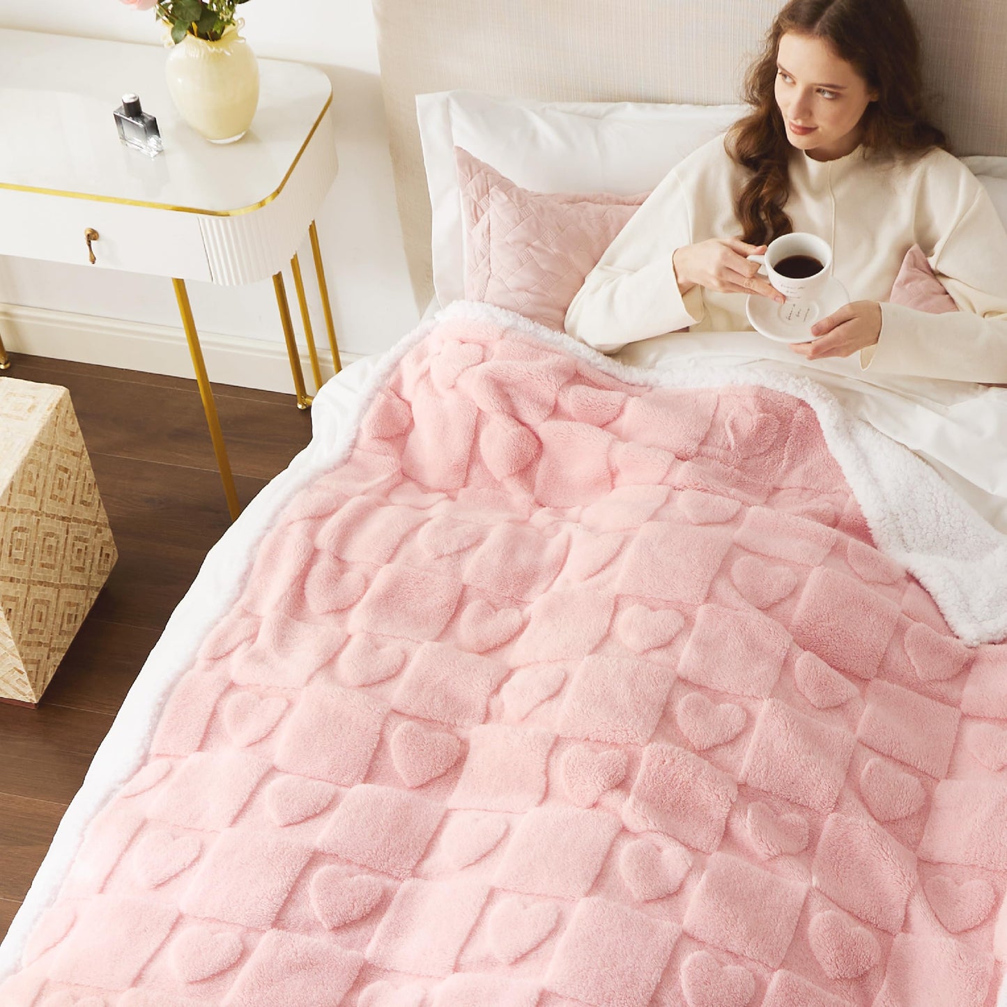 Bedsure Valentines Day Throw Blanket - Soft and Warm Sherpa Heart Throws Valentines Day Decor Gifts for Her, Love Pink 50"x60"