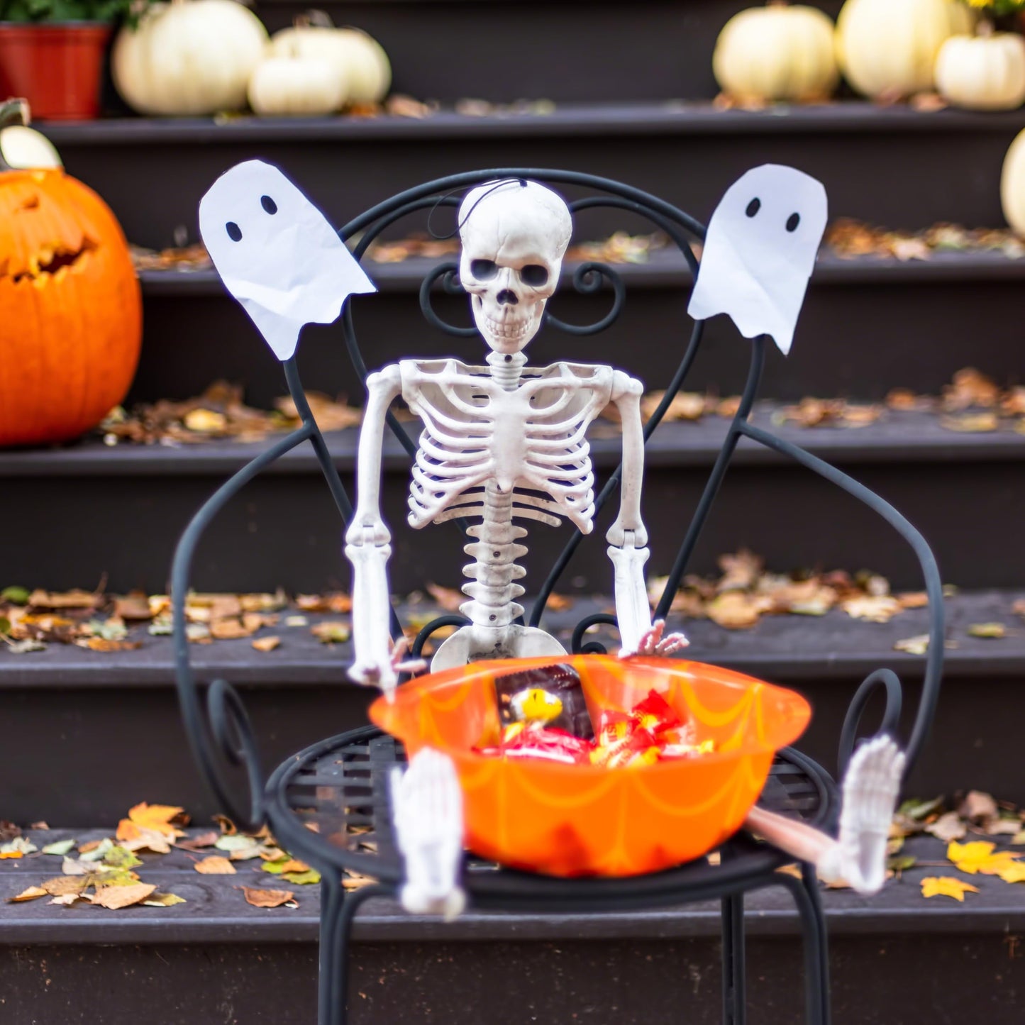 Daricano Halloween Decoration Outdoor 5 Pack Skeleton, 16" Plastic Posable Skeleton with Movable Joints, Small Hanging Skeletons for Halloween Decor, Haunted House Graveyard Props