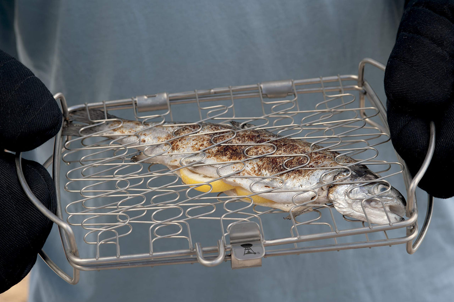 Weber Fish & Vegetable Holder/Basket - Small (28 x 20cm), Made of Stainless Steel, Ideal for BBQ/Grilling Delicate Food, Easy Turning on The Grill, Dishwasher Safe - Silver (6470)