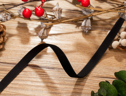 AnalysisyLove Classic Black Velvet Choker Necklace for Women, Valentines Birthday Gifts, Halloween Cosplay Jewelry