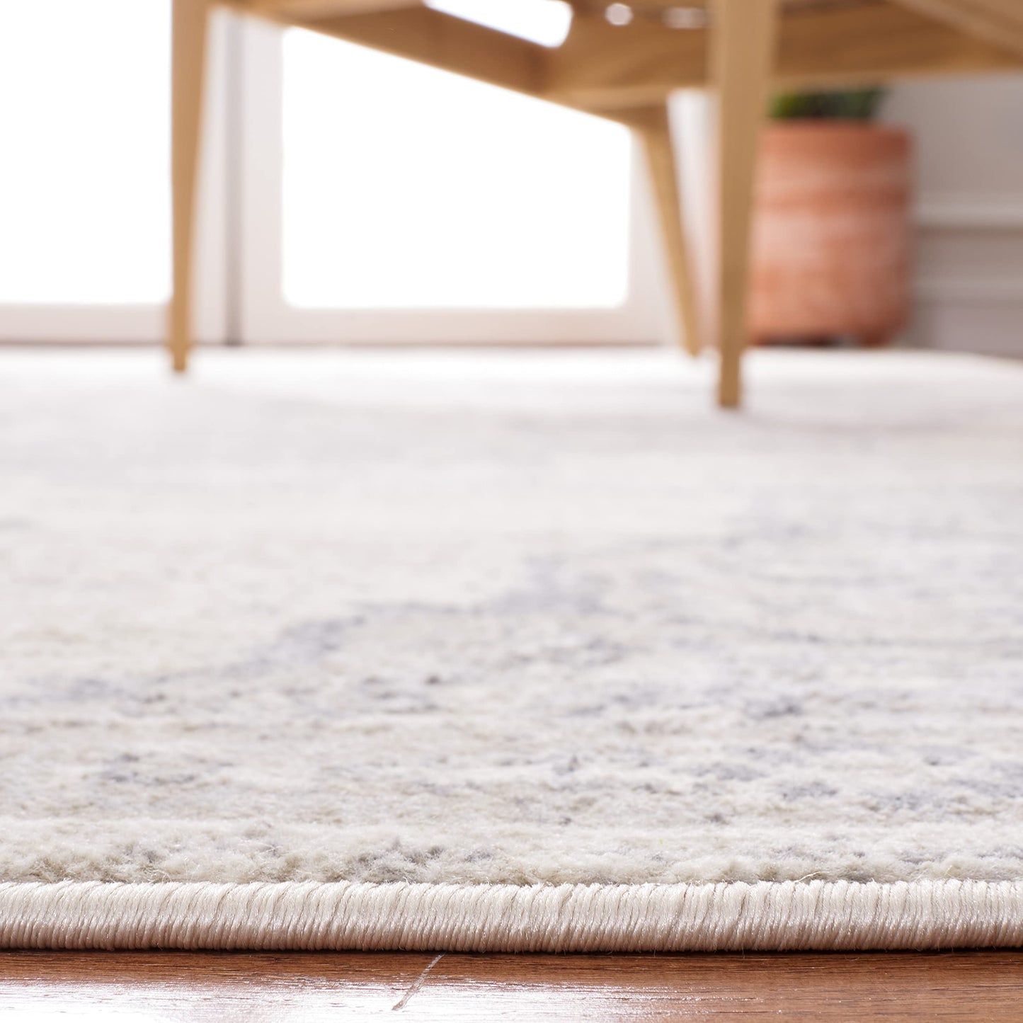 SAFAVIEH Brentwood Collection Area Rug - 6'7" Square, Ivory & Beige, Medallion Distressed Design, Non-Shedding & Easy Care, Ideal for High Traffic Areas in Living Room, Bedroom (BNT802B)