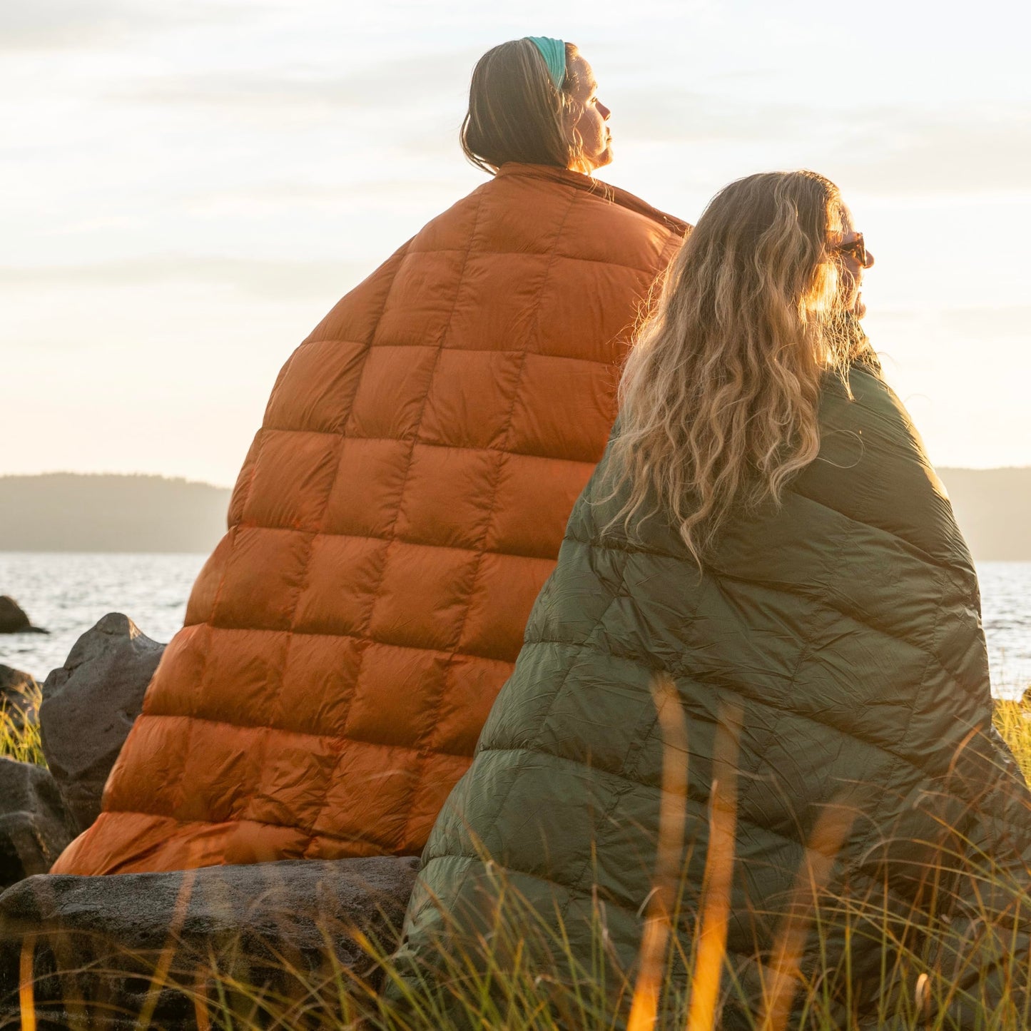 Horizon Hound Down Camping Blanket - Trek, Green Travel Blanket | Sustainable Insulated Down | Lightweight & Warm Quilt for Camping, Stadium, Hiking & Festival | Water Resistant, Packable & Compact
