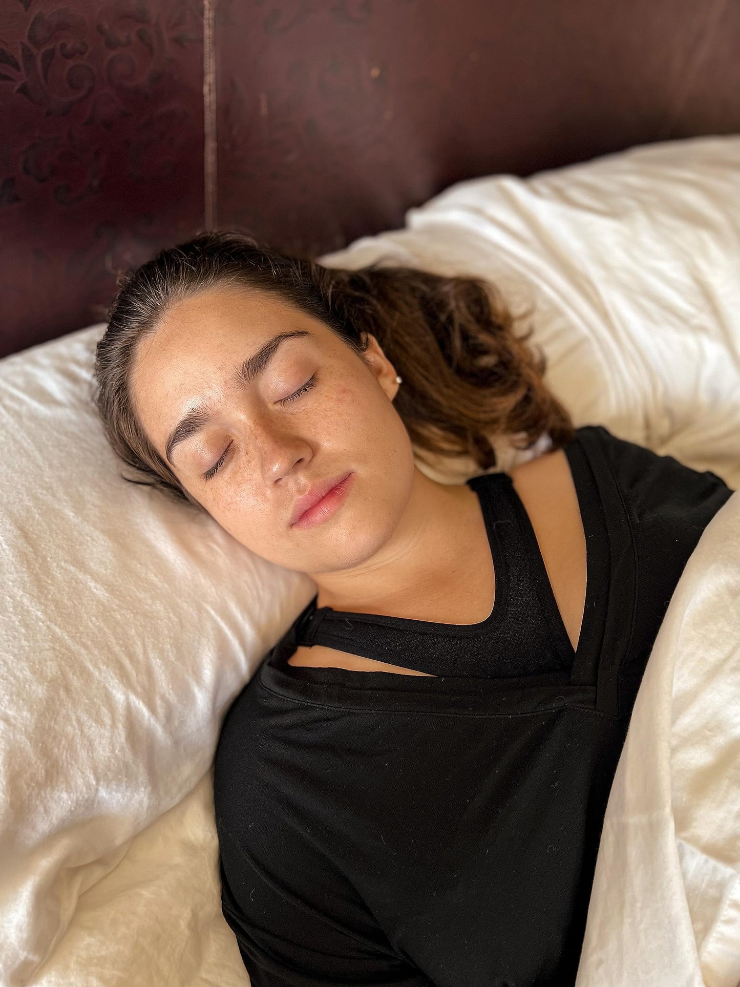 Bravity Women Anti-Wrinkle Cleavage Sleep Bra/Seamless & Adjustable Beige Size Small