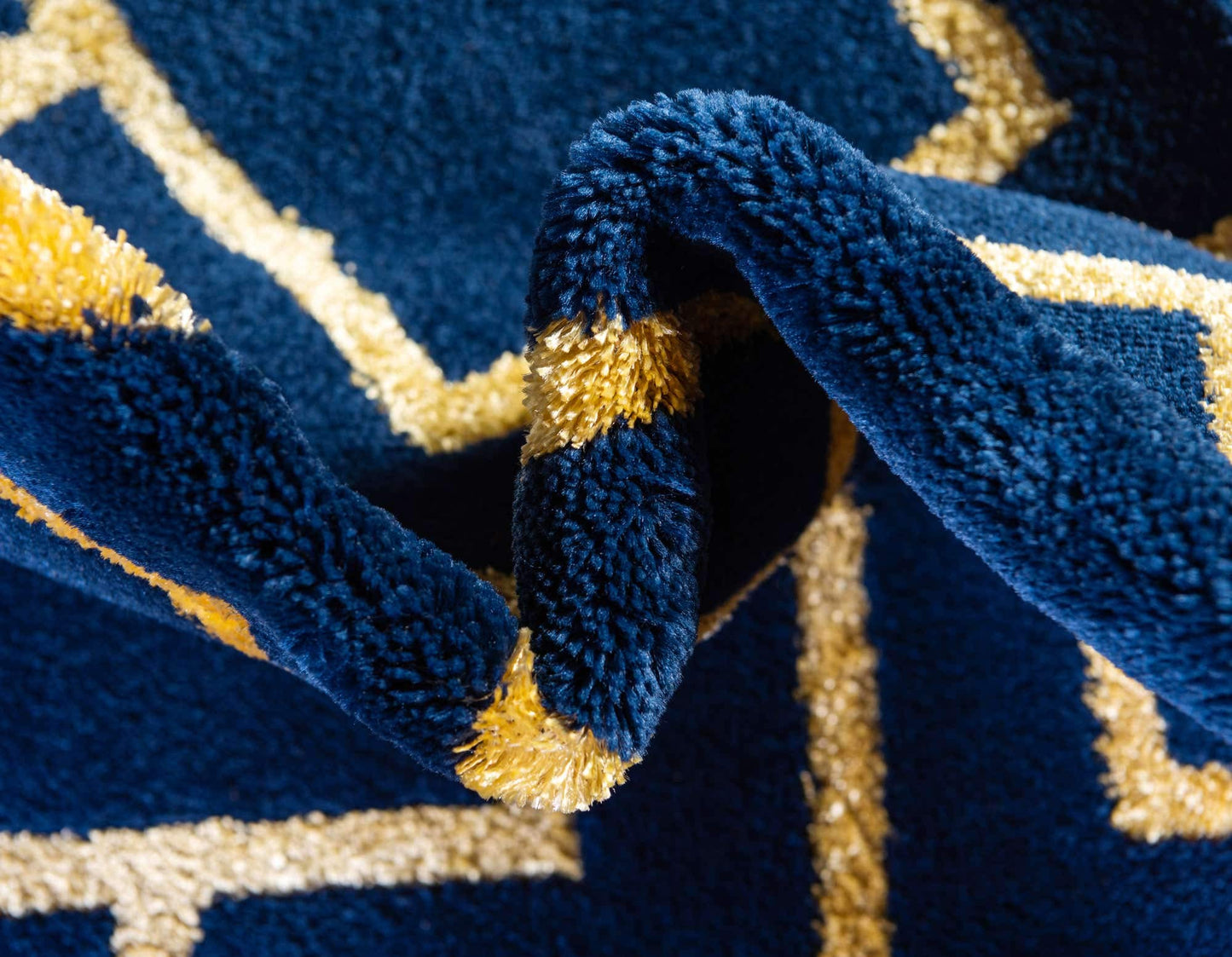 Unique Loom Marilyn Monroe Glam Collection Area Rug - Deco (5' 3' x 8' Rectangle, Navy Blue Gold/ Gold)