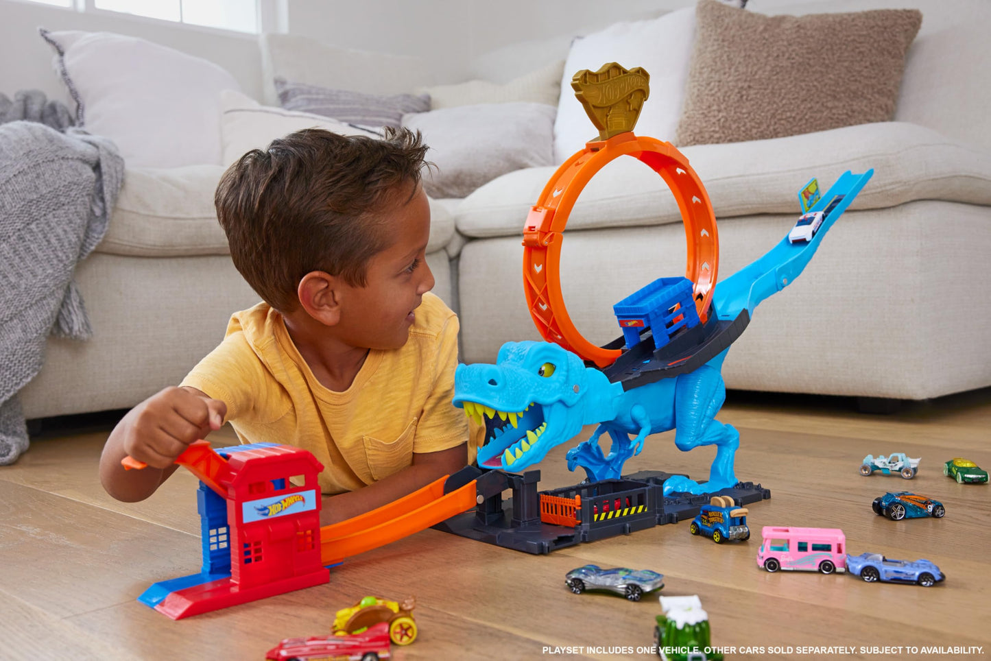 Hot Wheels City Racetrack, T-Rex Chomp Down, Knock Down Dinosaur with Car Stunt in Giant Loop, Includes 1 Toy Car in 1:64 Scale, Toys for Ages 4 and Up, One Pack, HNP77