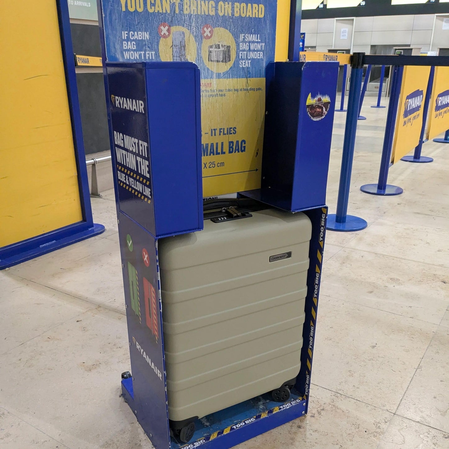 Cabin Max Anode 55x40x20 Cabin Suitcase, Built in Lock, Lightweight Carry On, 8 Wheels, Wet Pocket, Suitable for Ryanair, Easyjet, Paid Hand Luggage Carry-Ons (55 x 40 x 20 cm 40l)