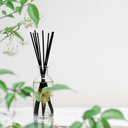 Urban Naturals Tobacco & Vanilla Reed Diffuser Scented Sticks Set | Tobacco Leaf, Bergamot, Vetiver, Bourbon and Vanilla Bean Scented Oils | Decorated with Natural Flowers | Made in The USA