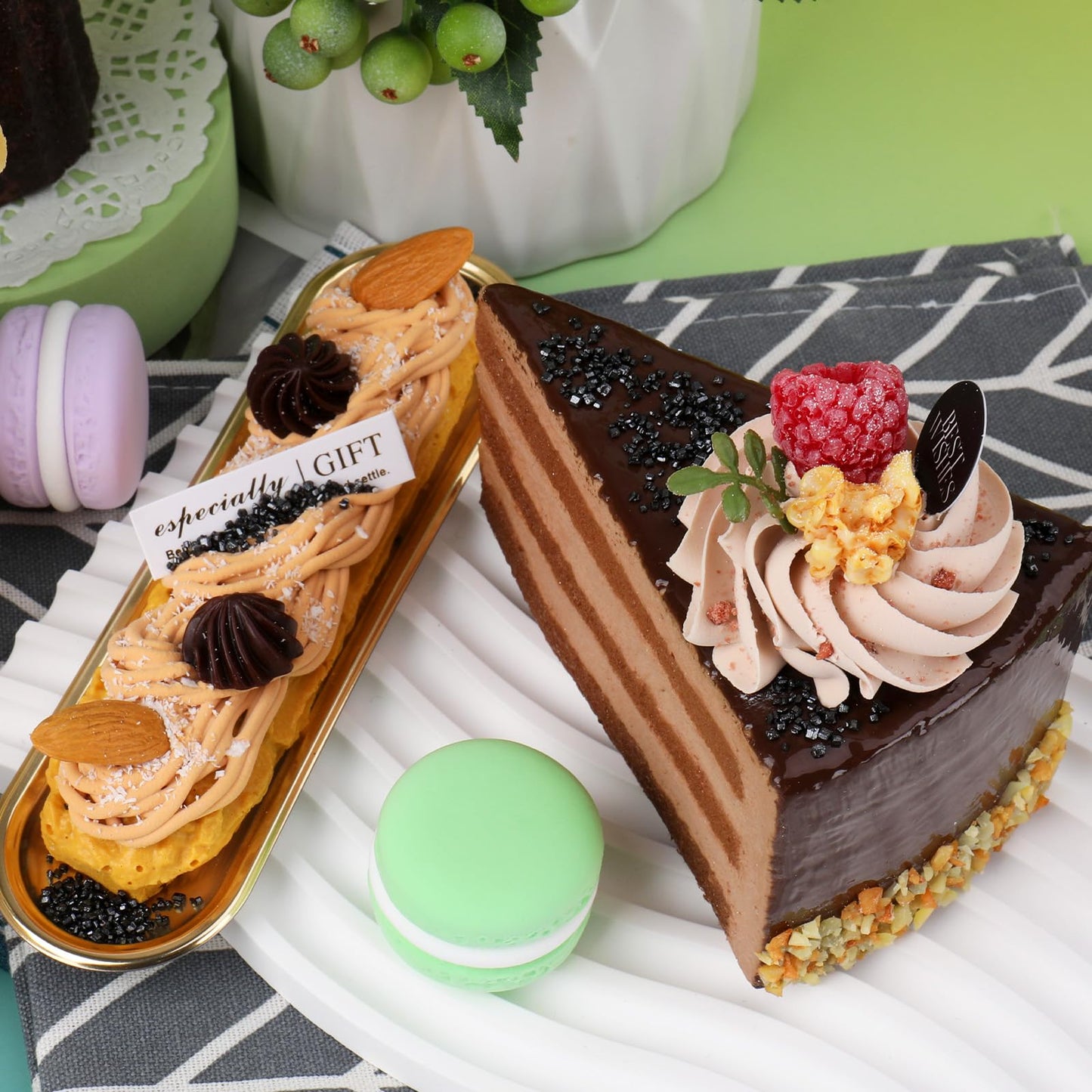 Black Sanding Sugar Sprinkles, 4.6 oz Edible Sparkling Sugar Crystals for Baking Topping, Cupcakes, Cookies, Ice Cream & Cake Decorating, Wedding Party Halloween Supplies