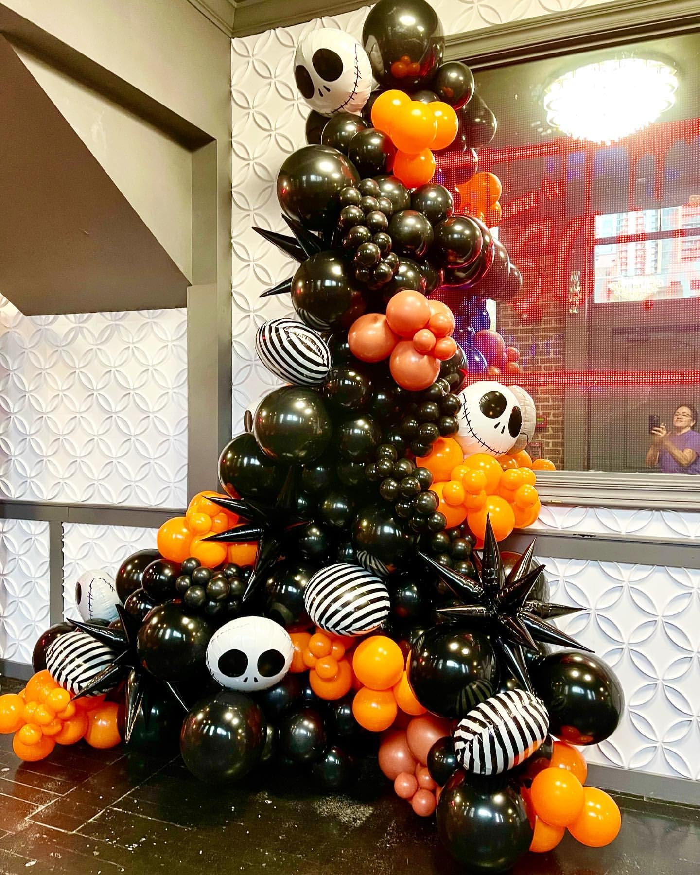 ADOINBY Halloween Balloon Garland Arch Kit, 144Pcs Different Sizes inch Black and Orange Eye Confetti Balloons Party Balloon Garland Kit for Halloween Day Theme Haunted House Party Decoration Supplies