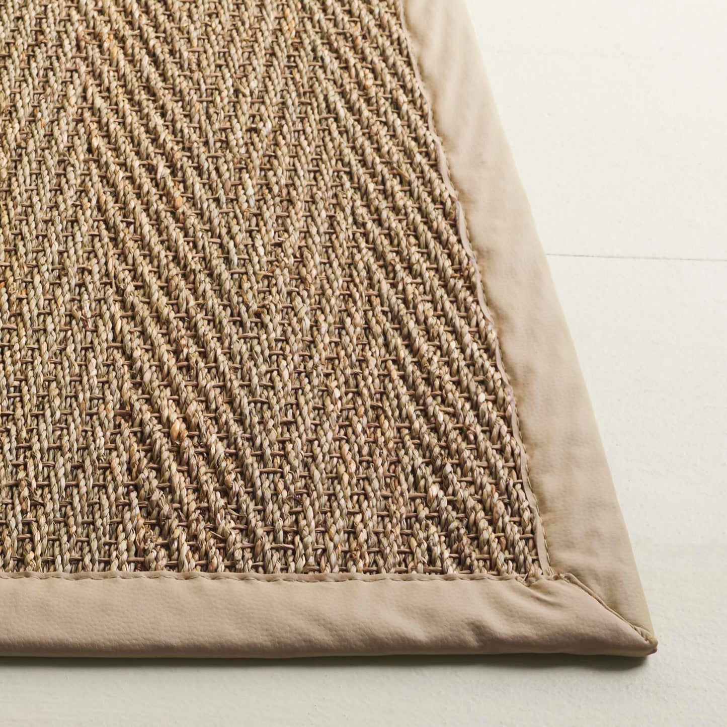 SAFAVIEH Area Rug 4x6 - Natural Fiber Collection - Natural & Beige, Seagrass, Ideal for Living Room, Bedroom, Dining Space (NF119B)