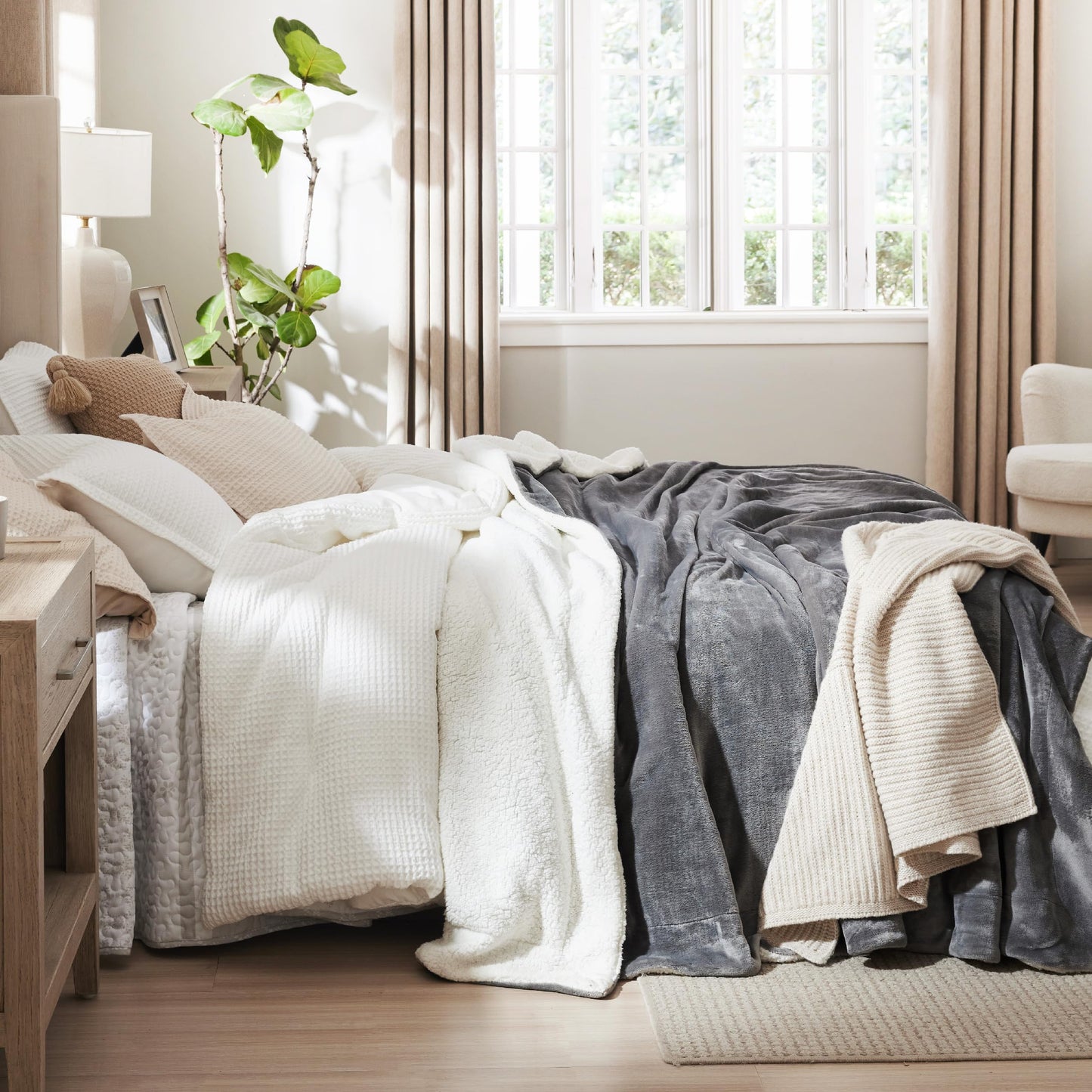 Bedsure Sherpa Fleece Throw Blanket - Fluffy Microfiber Solid Blankets for Bed and Couch Throw/Single Size, Silver Grey, 130x150cm