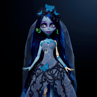 Monster High Skullector Doll, Corpse Bride Emily Collectible in Gothic Spiderweb Wedding Dress with Accessories Like Gauze Veil and Doll Stand