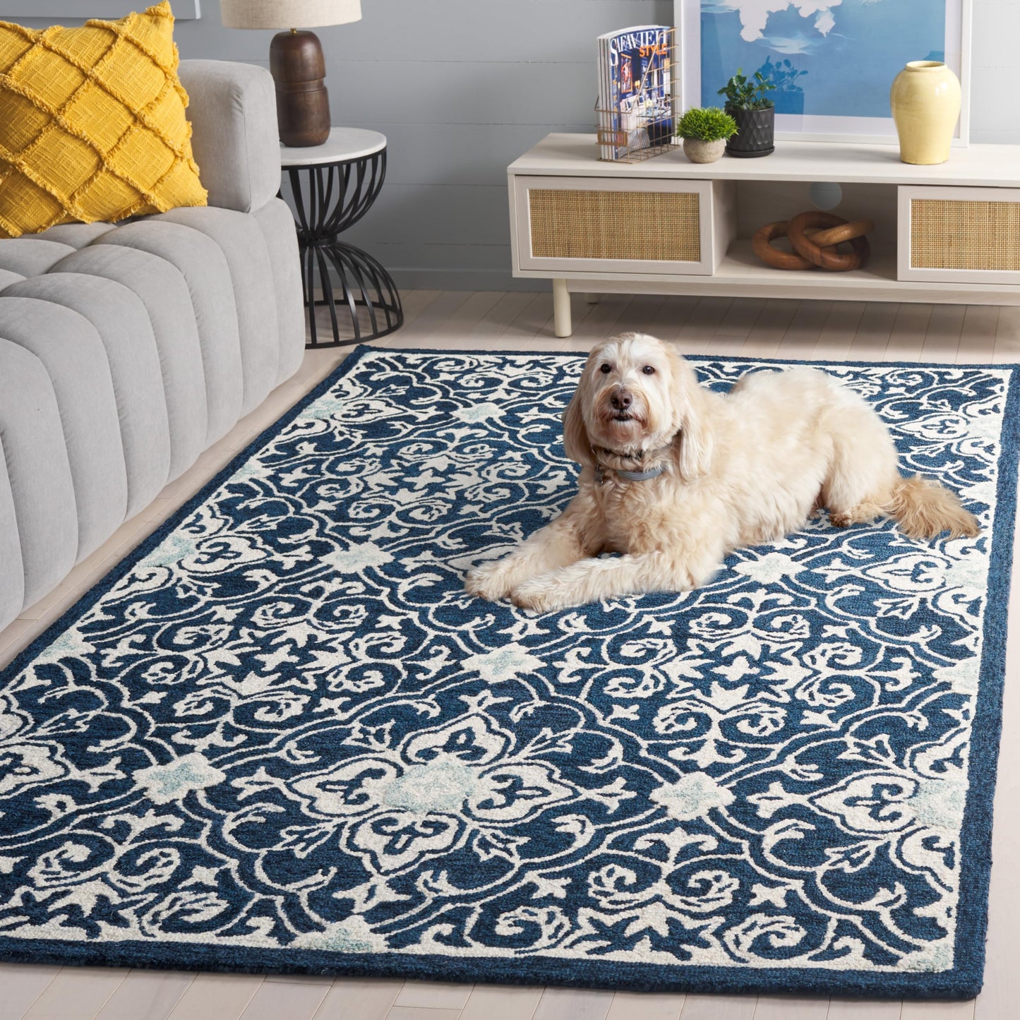 SAFAVIEH Roslyn Collection Area Rug - 5' x 8', Navy & Light Blue, Handmade Floral Wool, Ideal for High Traffic Areas in Living Room, Bedroom (ROS603N)