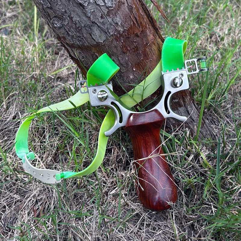 RCZZSUWE Slingshot, Hunting Sling Shot Set for Adults, Professional Stainless Steel Tactical Slingshots, High Velocity Catapult with Ammo Balls, Rubber Bands, Ammo Pouch, Target（Brown）