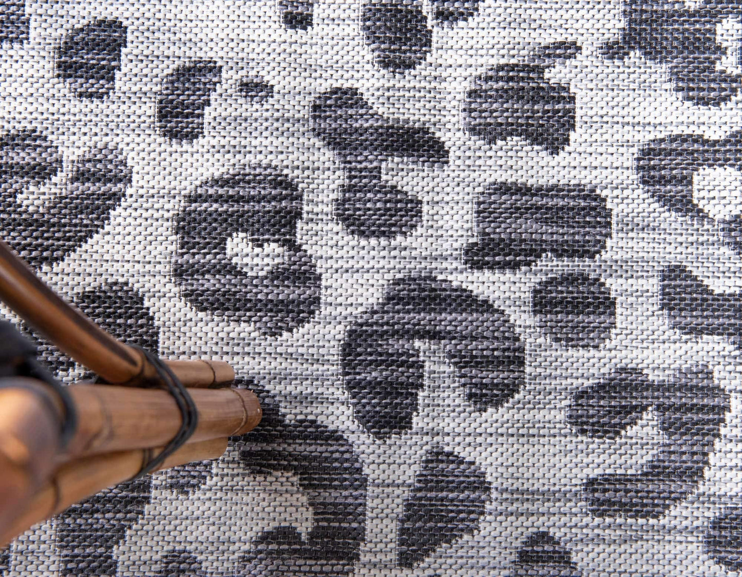Unique Loom Outdoor Safari Collection Area Rug - Leopard (4' Round Light Gray/Gray)