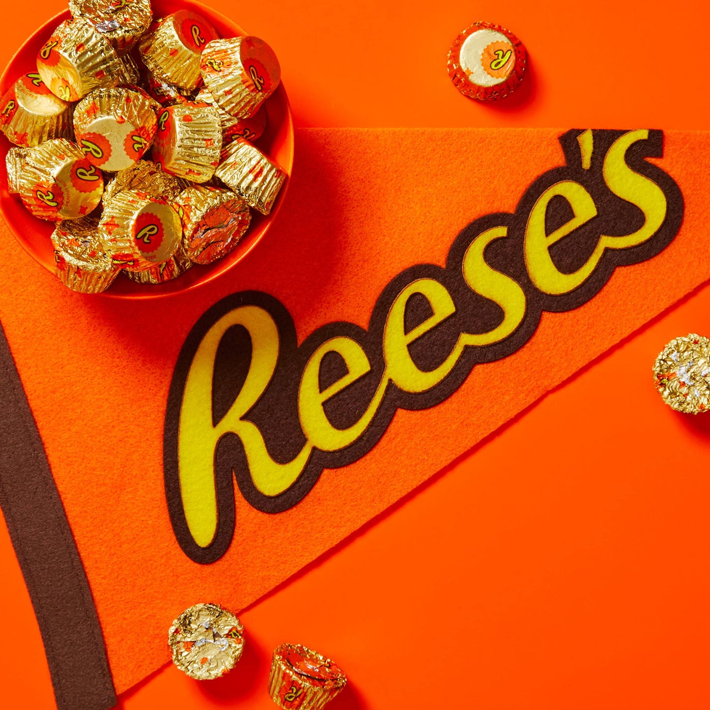 REESE'S Miniatures Milk Chocolate Peanut Butter Cups, Candy Party Pack, Halloween Candy, 35.6 oz