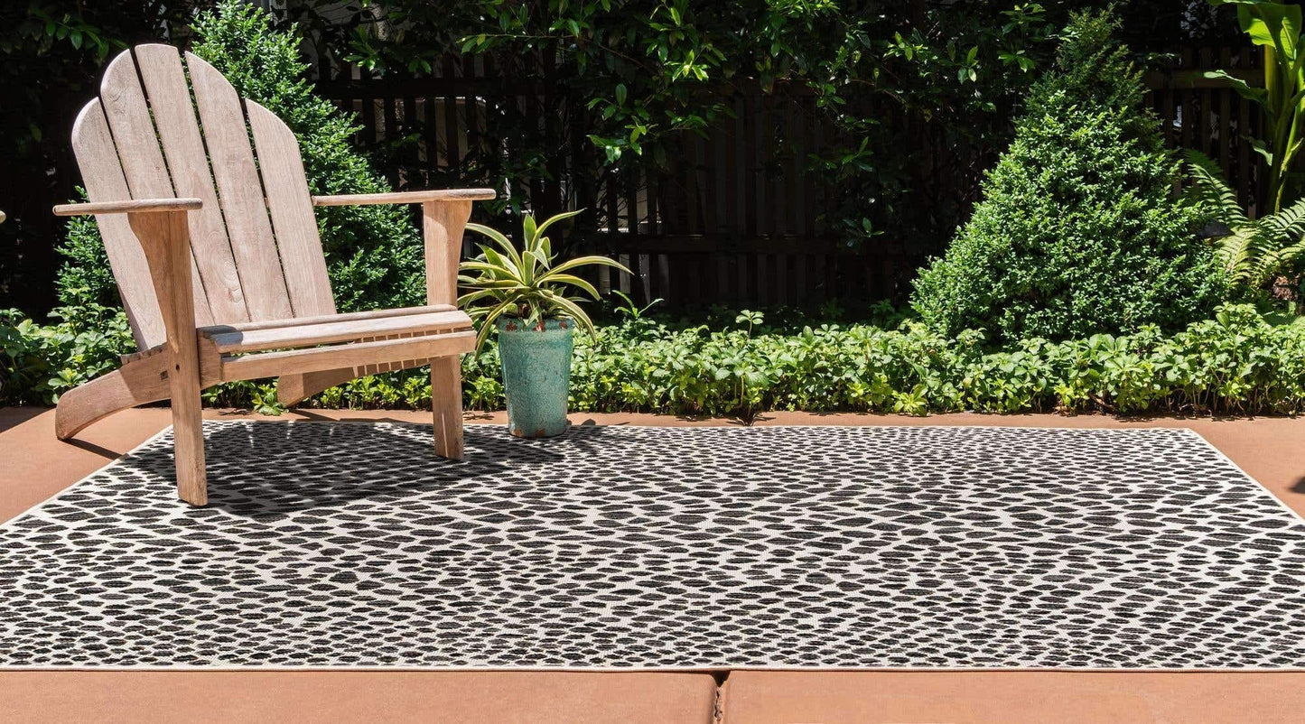 Unique Loom Outdoor Collection Area Rug - Cape Town (4' 1' x 6' 1' Rectangle, Black/ Ivory)