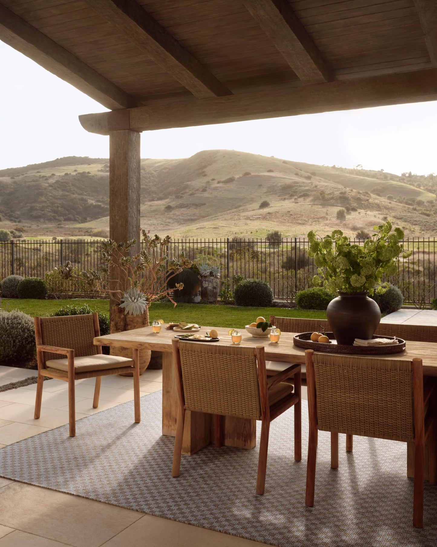Loloi Amber Lewis Topanga Collection TOP-02 Natural/Silver 6'-7" x 9'-4" Indoor/Outdoor Area Rug